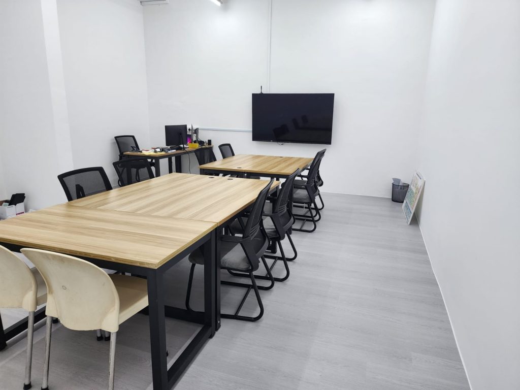 Quiet classroom setting for small-group Primary Chinese lessons